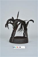 籐編木雕人像羽毛頭飾藏品圖，第4張